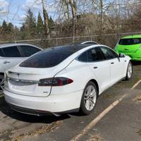 2015 Tesla Model S 85D. Dual Motor. for repair or part out North Portland - Image 2