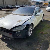 2015 Tesla Model S 85D. Dual Motor. for repair or part out North Portland - Image 4