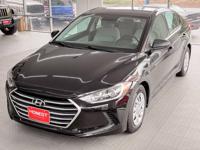 2017 Hyundai Elantra SE Sedan 4D Shoreline - Image 4