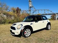 2010 Mini Cooper S 2dr Hatchback _Mini_ _Cooper_ _Coupe_ - Image 3