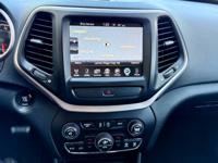 Low miles 2016 Jeep Cherokee Limited V6 Navigation panoramic Sunroof Leather Lawrenceville - Image 4