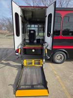 NON-CDL 2016 Ford E-450 Shuttle Bus Kansas City - Image 5