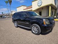 2012 GMC YUKON DENALI 6.2 V-8 CAPTAIN CHAIRS THIRD ROW SEATING NICE NORTH MCALLEN - Image 4