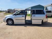 Dodge Grand Caravan Mobility Van with Transfer Seat - Clean Title Angleton - Image 4
