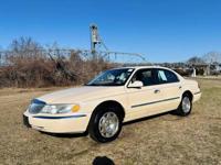 1998 Lincoln Continental Base 4dr Sedan _Lincoln_ _Continental_ _Sedan_ - Image 3
