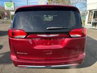 2019 Chrysler Pacifica Touring L Van Dependable Auto Outlet - Image 6