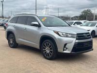 2018 Toyota Highlander XLE . . . down . . hwy 6 👍☎ 832-206-3054 - Image 3