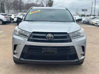 2018 Toyota Highlander XLE . . . down . . hwy 6 👍☎ 832-206-3054 - Image 4