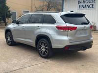 2018 Toyota Highlander XLE . . . down . . hwy 6 👍☎ 832-206-3054 - Image 6