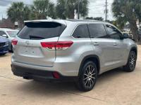 2018 Toyota Highlander XLE . . . down . . hwy 6 👍☎ 832-206-3054 - Image 8