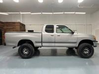 2001 Toyota Tundra 4x4 4WD SR5 / 4.7L V8 /1-OWNER/ LIFTED /77K MILESM&M Investment Cars - Gladstone - Image 5