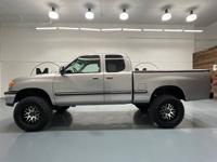 2001 Toyota Tundra 4x4 4WD SR5 / 4.7L V8 /1-OWNER/ LIFTED /77K MILESM&M Investment Cars - Gladstone - Image 4