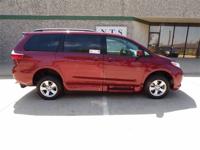TOYOTA SIENNA LE HANDICAPPED WHEELCHAIR MOBILITY POWER RAMP VAN Irving, TX - Image 3