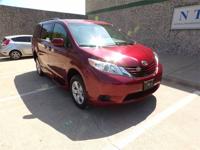 TOYOTA SIENNA LE HANDICAPPED WHEELCHAIR MOBILITY POWER RAMP VAN Irving, TX - Image 4