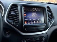 2018 Jeep Cherokee Latitude Plus 4x4 4dr SUV East Brunswick, NJ - Image 10