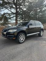 2008 VOLKSWAGEN TOUAREG — 130K MILES!!! 29 SERVCE RECORDS!! Aurora - Image 2