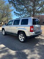 2011 JEEP PATRIOT LATITUDE 4WD — 100K MILES!!! Aurora - Image 4