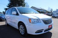 2016 Chrysler Town & Country 4dr Wgn Touring Van-Minivan E And J Motors - Image 8