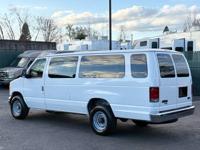 2006 Ford E-350 XLT - 15 PASSENGER VAN / ONLY 77K MILES Passenger Van in Beaverton - Image 5