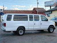 2006 Ford E-350 XLT - 15 PASSENGER VAN / ONLY 77K MILES Passenger Van in Beaverton - Image 8