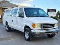 2006 Ford E-350 XLT - 15 PASSENGER VAN / ONLY 77K MILES Passenger Van in Beaverton - Image 9