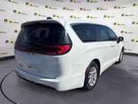 2023 Chrysler Pacifica Touring L DOWN FOR ANY CREDIT!!! 215-234-7321 + ROYAL CAR CENTER - Image 5