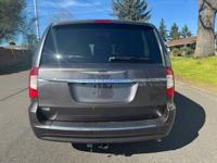 2015 Chrysler Town & Country Touring-L | Clean title | DVD | Stow n Go Vancouver - Image 6