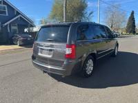 2015 Chrysler Town & Country Touring-L | Clean title | DVD | Stow n Go Vancouver - Image 7