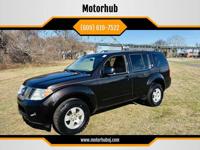 2012 Nissan Pathfinder LE 4x4 4dr SUV _Nissan_ _Pathfinder_ _Sedan_