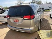 2020 Chrysler Pacifica Touring L FWD - Image 3