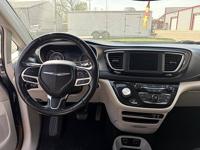 2020 Chrysler Pacifica Touring L FWD - Image 5