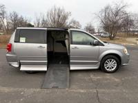 2016 Dodge Grand Caravan SXT HANDICAP WHEELCHAIR POWER RAMPVAN! Philadelphia - Image 3