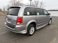 2016 Dodge Grand Caravan SXT HANDICAP WHEELCHAIR POWER RAMPVAN! Philadelphia - Image 6