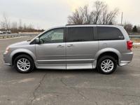 2016 Dodge Grand Caravan SXT HANDICAP WHEELCHAIR POWER RAMPVAN! Philadelphia - Image 9