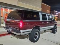 Chevy Suburban Silverado, Low Mile Original Paint 4wd Collectable Waller TX - Image 6