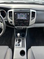 2015 Toyota Tacoma V6 4x4 Auburn - Image 8
