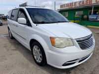 2014 Chrysler Town and Country West Mount Houston - Image 3