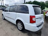 2014 Chrysler Town and Country West Mount Houston - Image 4