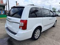 2014 Chrysler Town and Country West Mount Houston - Image 5