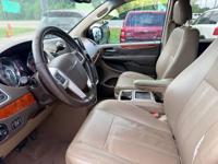 2014 Chrysler Town and Country West Mount Houston - Image 7