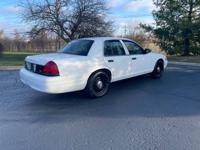 2004 Ford Crown Vic (Excellent Condition/Low Miles/1 Owner) NW Suburbs - Image 5