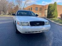 2004 Ford Crown Vic (Excellent Condition/Low Miles/1 Owner) NW Suburbs - Image 10