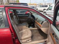 1998 Lincoln Continental 4dr Sdn + OLD SCHOOL CLASSIC WITH SUPER LOW MILES! - Image 4