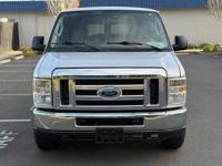 2011 Ford E-350 XLT 12 Passenger Van — LOW MILES • CLEAN E-350 IN BEAVERTON - Image 4