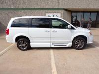 47K MILE DODGE GRAND CARAVAN SXT HANDICAP WHEELCHAIR POWER RAMP VAN Irving, TX - Image 3