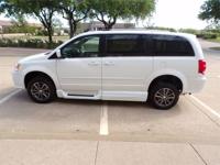 47K MILE DODGE GRAND CARAVAN SXT HANDICAP WHEELCHAIR POWER RAMP VAN Irving, TX - Image 6