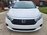 2024 Honda Odyssey Touring **15K MILES** Tower Rd Mundelein, IL 60060 - Image 4