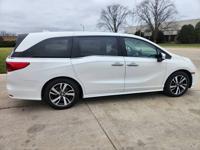 2024 Honda Odyssey Touring **15K MILES** Tower Rd Mundelein, IL 60060 - Image 7