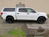 2012 Toyota Tundra 4x4 4WD Crew cab Grade 4dr Crew Max Cab Pickup SB ( Universal Auto Sales - Image 9