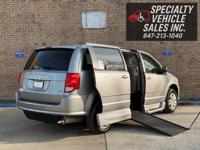 2016 Dodge Grand Caravan Wheelchair Accessible Mobility Van Skokie - Image 2